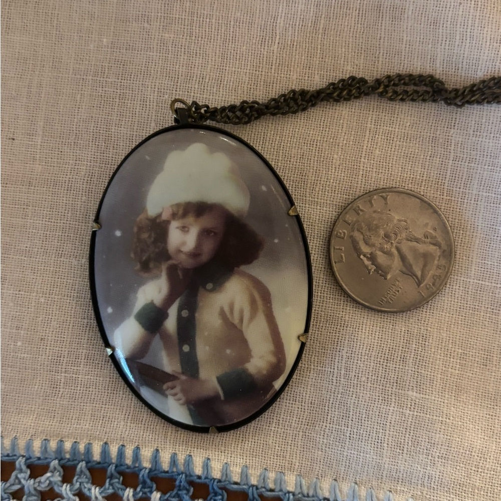 Vintage Oval Pendant Brooch